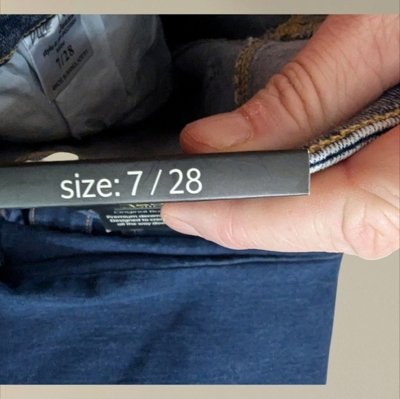 NWT Blue Age Distressed Skinny Jeans Size 7 - Picture 9 of 12